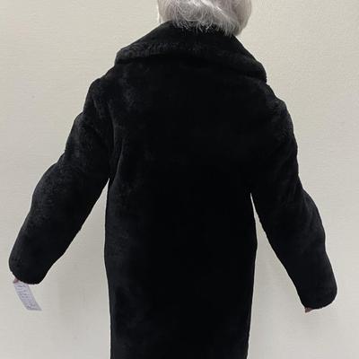 Sale Photo Thumbnail #417: Double breasted jacket
2 pockets
No size indicated, probably Large 
Tag says Retail is $1995.00
This is a very beautiful coat!!!