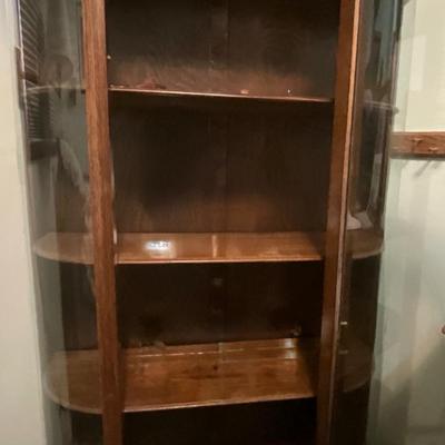 Sale Photo Thumbnail #9: Beautiful well taken care of Oak antique curio cabinet with front door key
