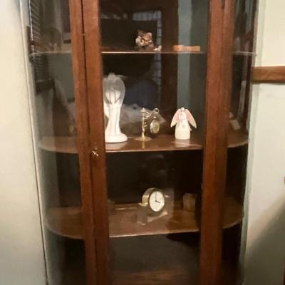 Sale Photo Thumbnail #6: Beautiful well taken care of Oak antique curio cabinet with front door key