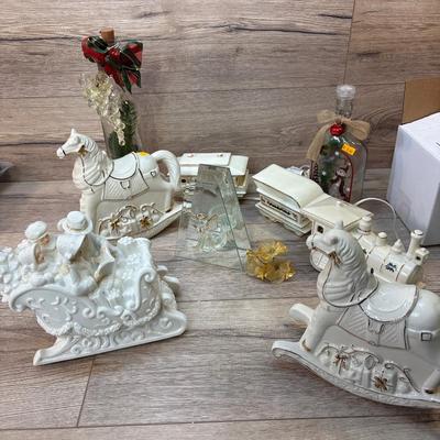 Sale Photo Thumbnail #164: Train engine is broken on top of see pictures