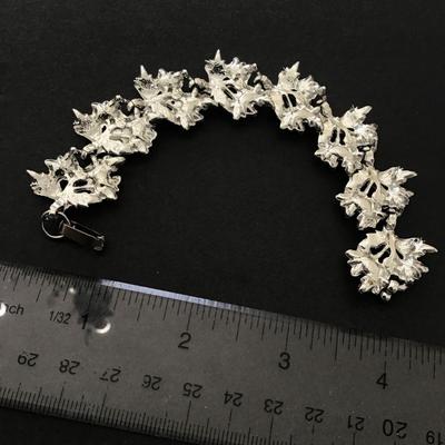 Beautiful vintage, silver toned bracelet