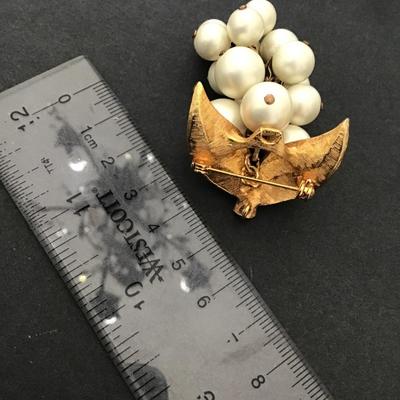 Vintage, goldtone, grape cluster brooch