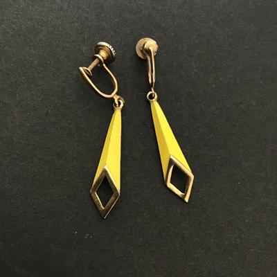 Cute mid century sunshine, yellow enamel screw back earrings