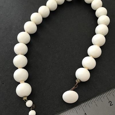 Vintage 1920s white milk, glass bead, chunky choker