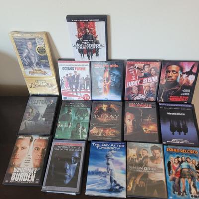 Sale Photo Thumbnail #637: As pictured, all are there, this auction guy would have to say that the best Tarantino film ever is in this lot.