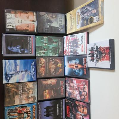 Sale Photo Thumbnail #639: As pictured, all are there, this auction guy would have to say that the best Tarantino film ever is in this lot.