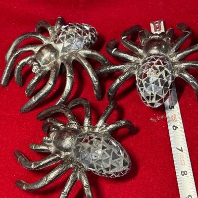 Super cool spider wall decor!