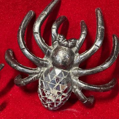 Super cool spider wall decor!