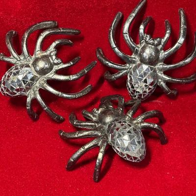 Super cool spider wall decor!