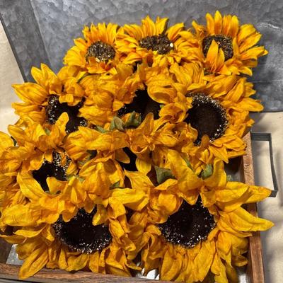 Two metal serving trays, sunflower napkins rings!