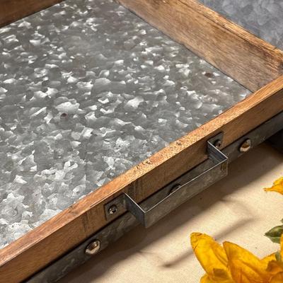 Two metal serving trays, sunflower napkins rings!