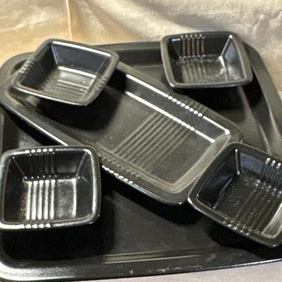 Black serveware, cloth napkins & napkin rings!