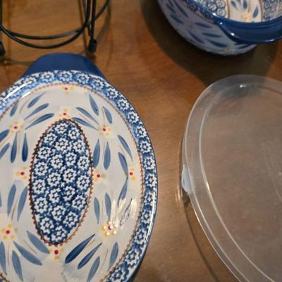 Temp-tations Old World Blue 2 Qt Oval Baker w/ Lid & Wire Rack – By Tara