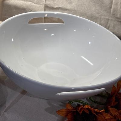 Two serving pieces with cocktail cloth napkins!