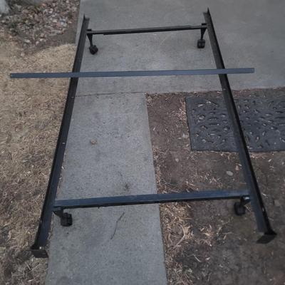 Sale Photo Thumbnail #713: Goes from a twin to a queen. Center support has no castor, you could buy a castor or use a board