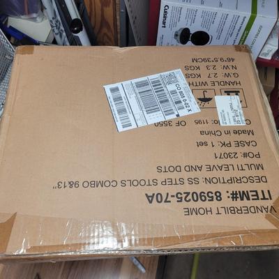 Sale Photo Thumbnail #725: Opened only to photgraph