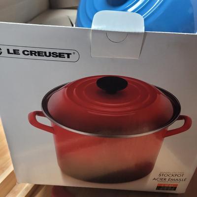 Sale Photo Thumbnail #765: Stockpot only opened to verify color. This one is blue.