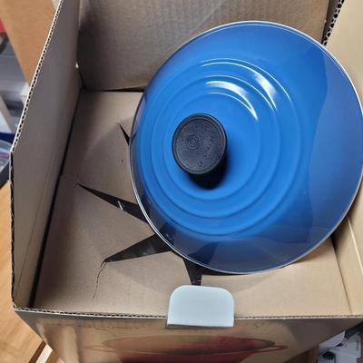 Sale Photo Thumbnail #766: Stockpot only opened to verify color. This one is blue.