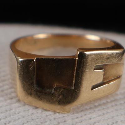 14Kt Gold Ring Intitals " LE " 8.6 grams