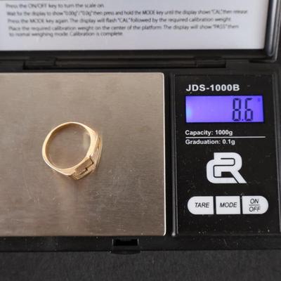 14Kt Gold Ring Intitals " LE " 8.6 grams