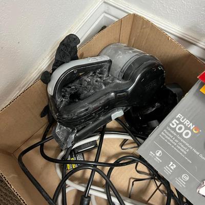WDTR  Heat Gun and a Hand Held Vacuum Plus Cords