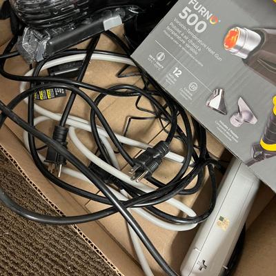 WDTR  Heat Gun and a Hand Held Vacuum Plus Cords