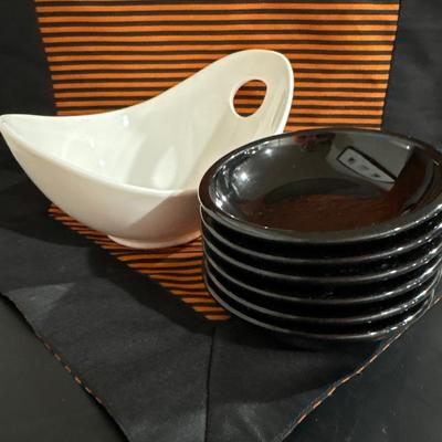 White ceramic serveware, black bowls, cocktail pics!