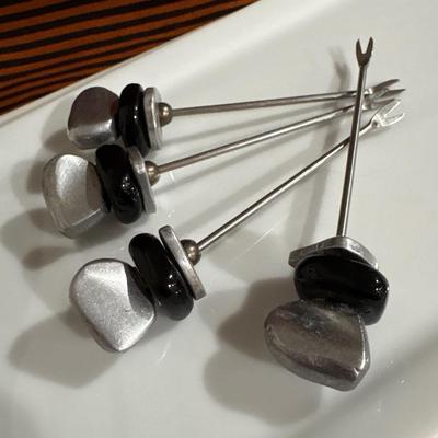 White ceramic serveware, black bowls, cocktail pics!