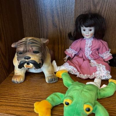 Vintage doll suitcase w-acrylic handle, figurines, toys