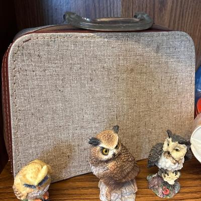 Vintage doll suitcase w-acrylic handle, figurines, toys