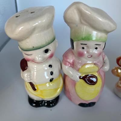 Man/woman S&P shaker and small bear bud vase