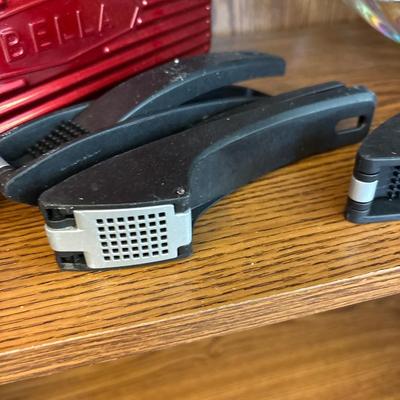 Iridescent bowl, Bella toaster, and four garlic presses