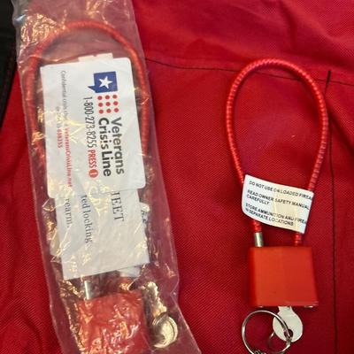 NIPkg Snap-On apron, ammo box & gun locks