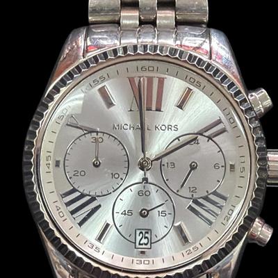 Sale Photo Thumbnail #630: Michael Kors Lexington Silver Dial Silver Steel Strap  MK5556  UNTESTED