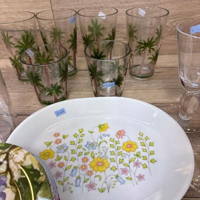 Plastic lot with Corelle platter