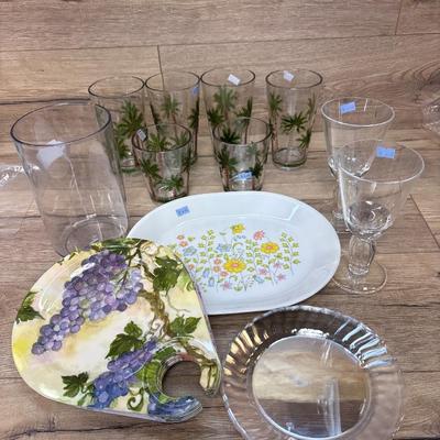 Plastic lot with Corelle platter