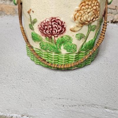 Sale Photo Thumbnail #74: Notice the crack on the lid. Otherwise good antique condition