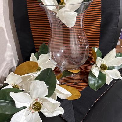 Clear glass pedestal vase, magnolia napkin rings!