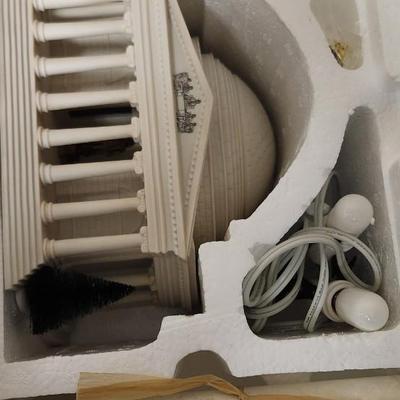 Sale Photo Thumbnail #86: American Pride Series, Jefferson Memorial in box. Excellent condition.