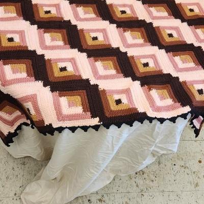 Sale Photo Thumbnail #175: Gorgeous handmade log cabin afghan