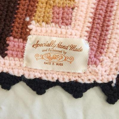 Sale Photo Thumbnail #172: Gorgeous handmade log cabin afghan