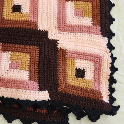 Sale Photo Thumbnail #171: Gorgeous handmade log cabin afghan