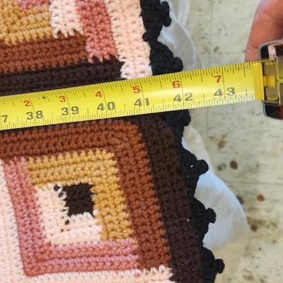 Sale Photo Thumbnail #173: Gorgeous handmade log cabin afghan