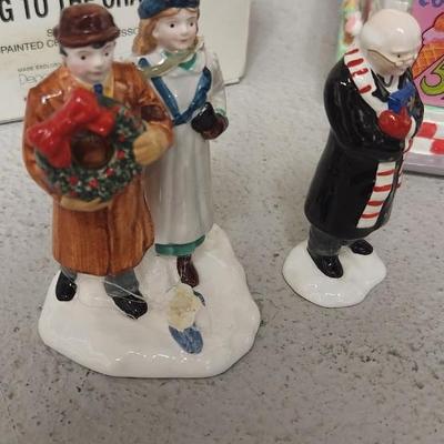 Sale Photo Thumbnail #239: Some damaged pieces of Dept 56 Snow village