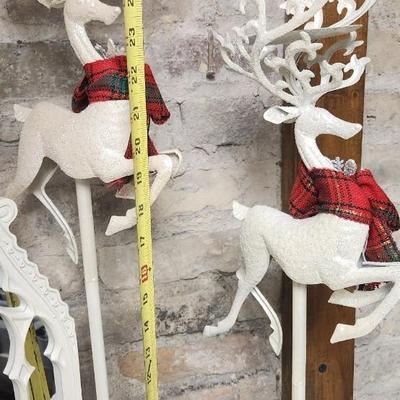 Sale Photo Thumbnail #324: Lot of white winter/Christmas type decor