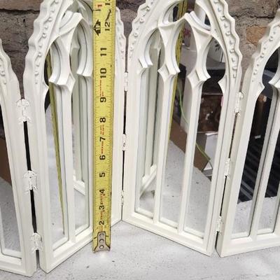 Sale Photo Thumbnail #327: Lot of white winter/Christmas type decor