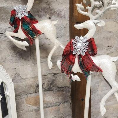 Sale Photo Thumbnail #326: Lot of white winter/Christmas type decor