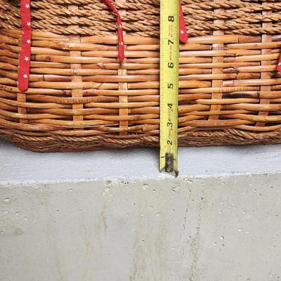 Sale Photo Thumbnail #400: Big picnic basket with plates, bowls, cups tablecloth and napkins...so cute