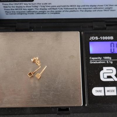 14Kt Gold Earrings (Cubes) - 0.4g