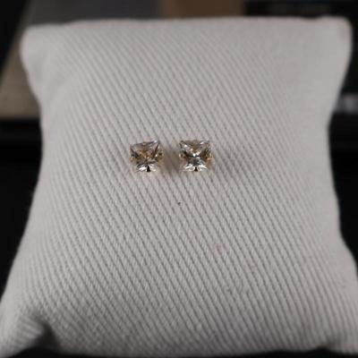 14Kt Gold Earrings & Tie Pin Lot - 2.3 grams